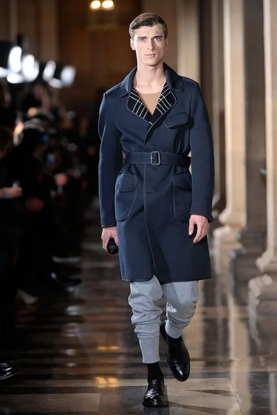 Look 12